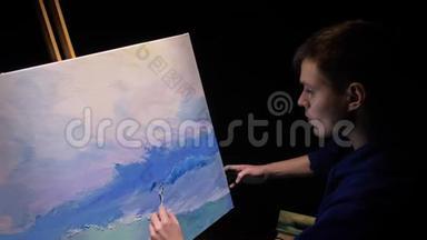 艺术家复制主义绘画海景与船在海洋。 工匠装饰师用丙烯酸油画在蓝色的海面上